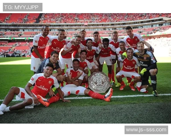 温格现身英超比赛现场，引发球迷热议